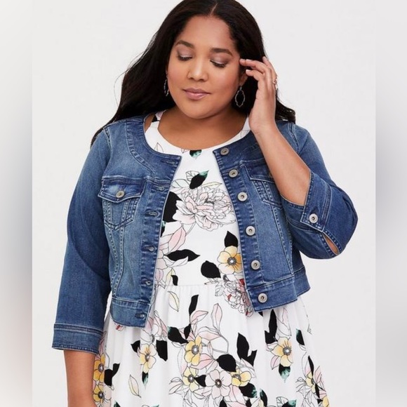 torrid Jackets & Blazers - New Torrid Denim Collarless Crop Jacket - Size 2